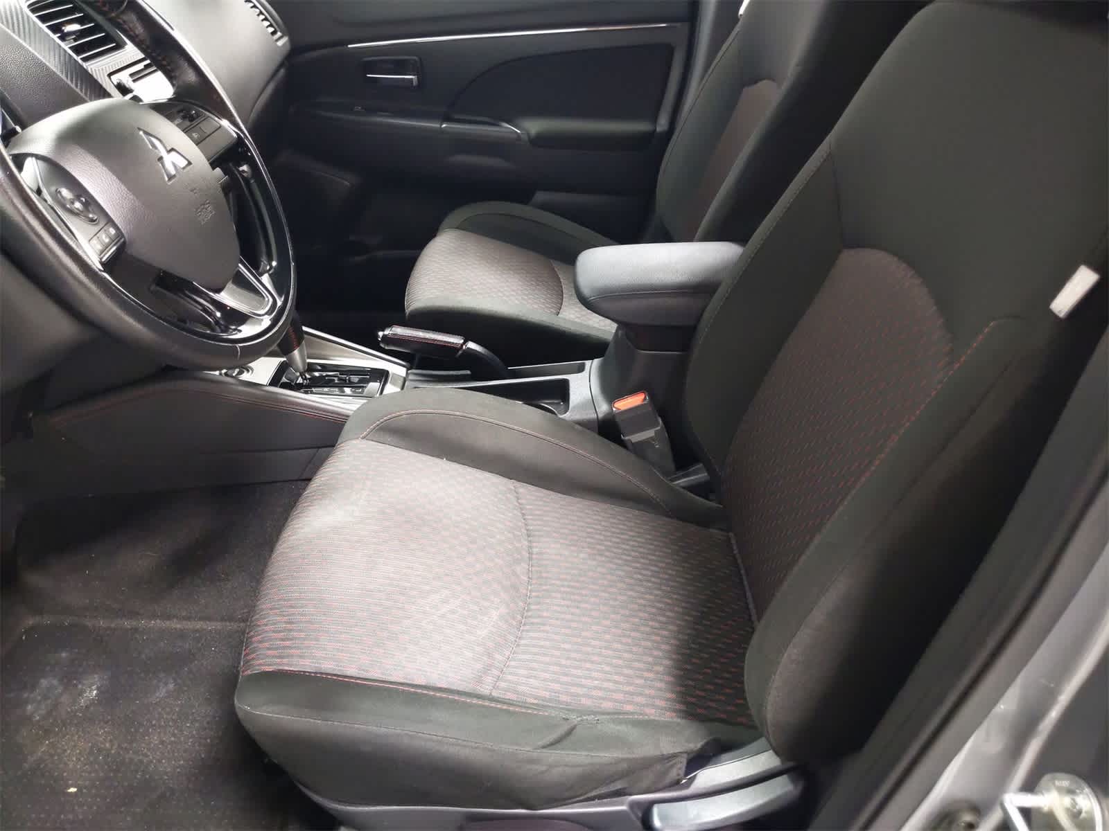 Thumbnail: 2018 Mitsubishi Outlander Sport - 17