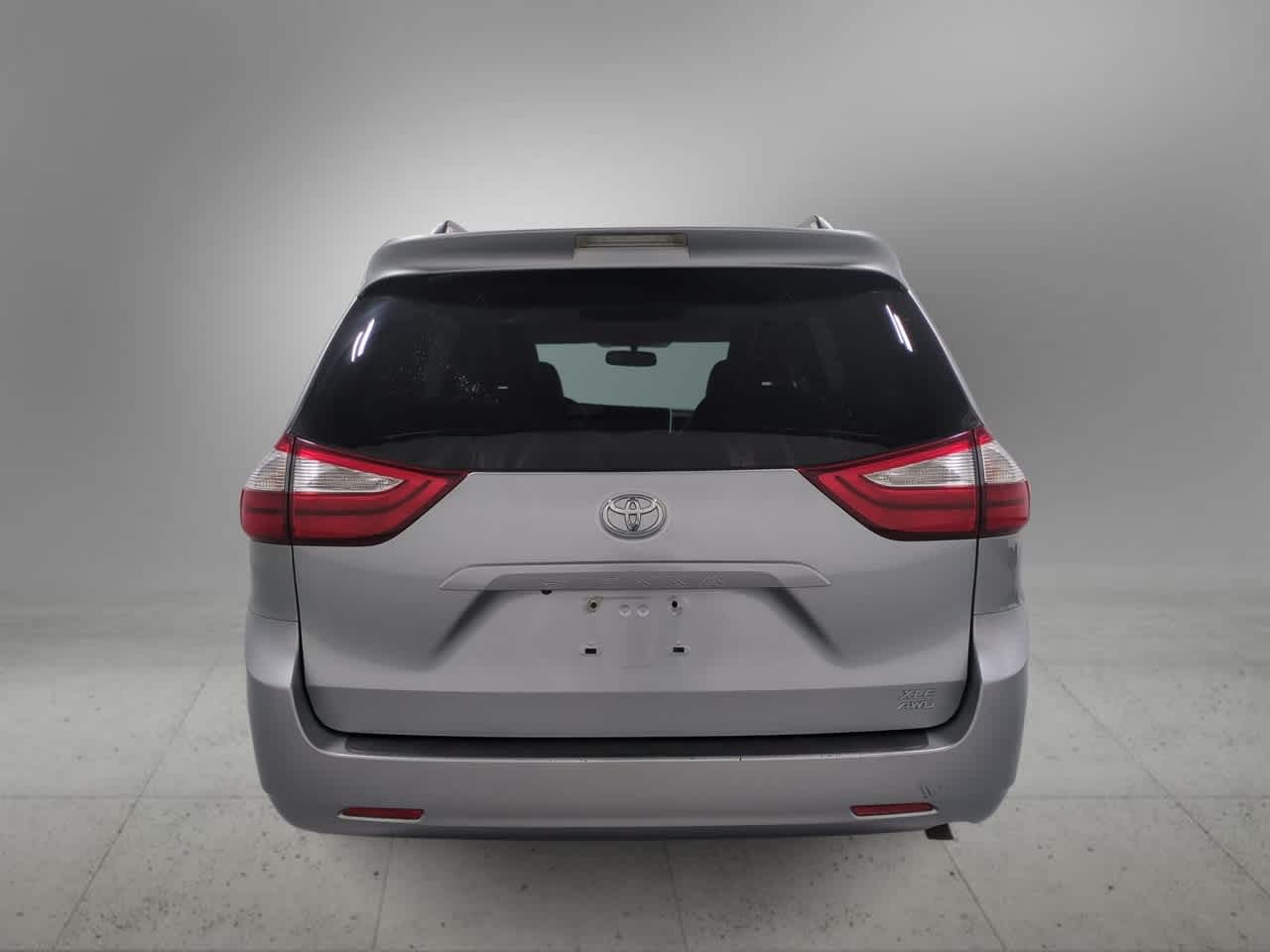 Thumbnail: 2016 Toyota Sienna - 7