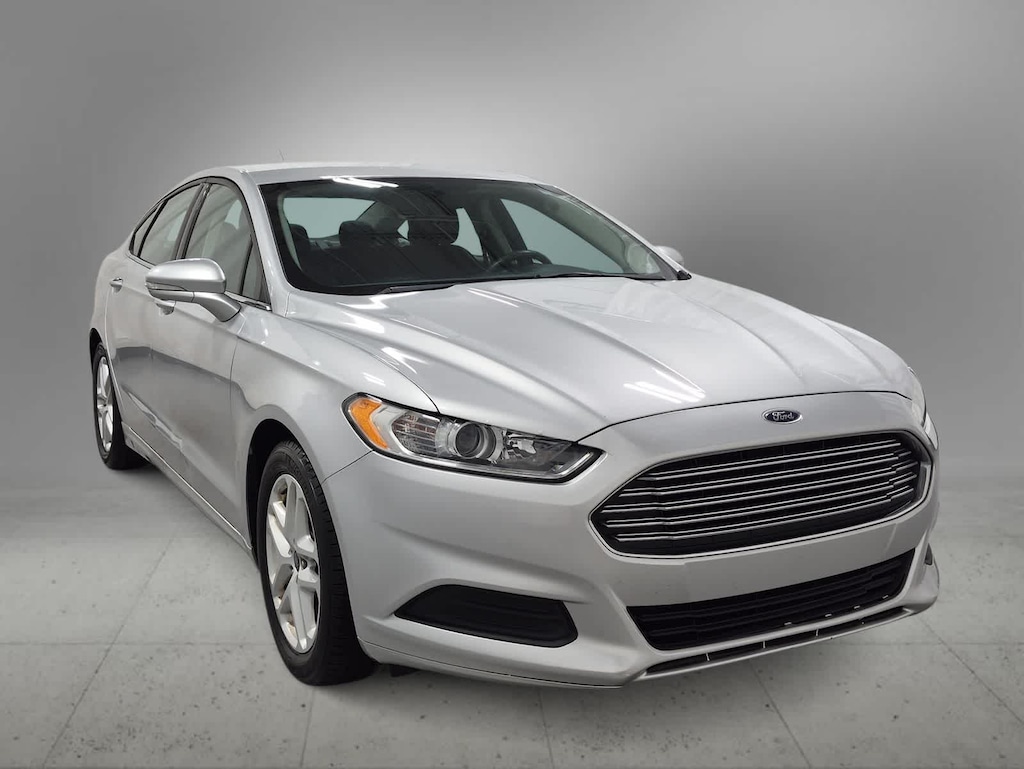 Used 2016 Ford Fusion SE Sedan