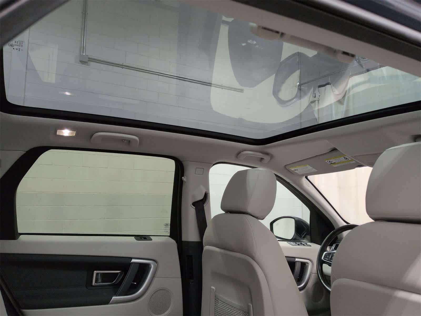 Thumbnail: 2018 Land Rover Discovery Sport - 23