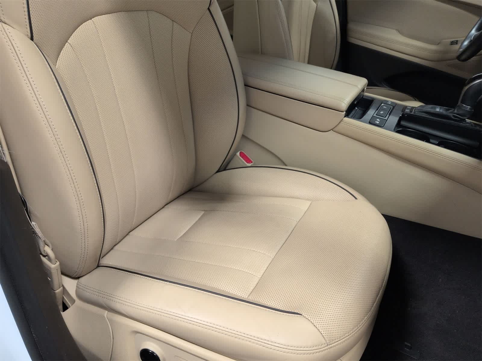 Thumbnail: 2015 Hyundai Genesis - 24