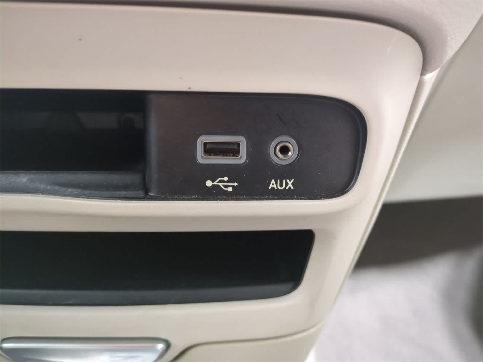 Thumbnail: 2018 Chrysler Pacifica - 32