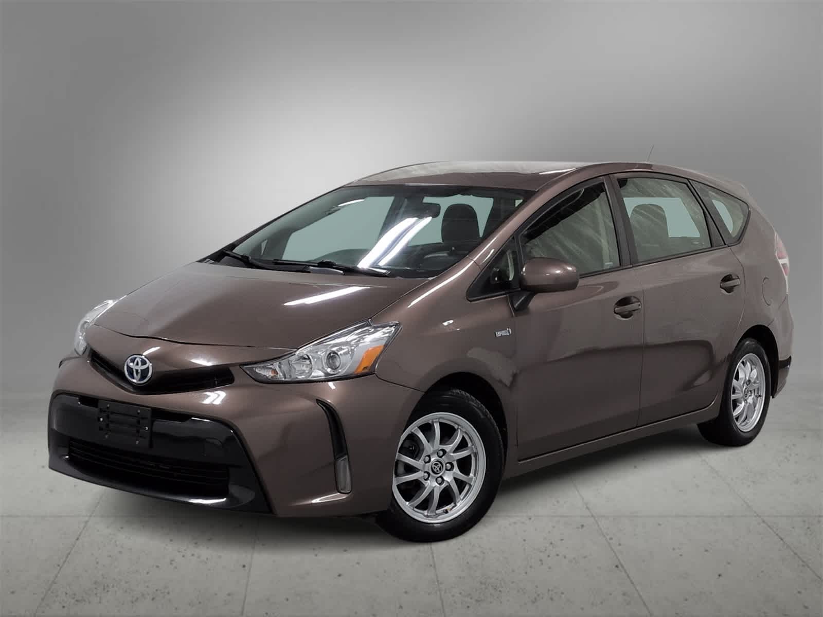Thumbnail: 2017 Toyota Prius v - 1
