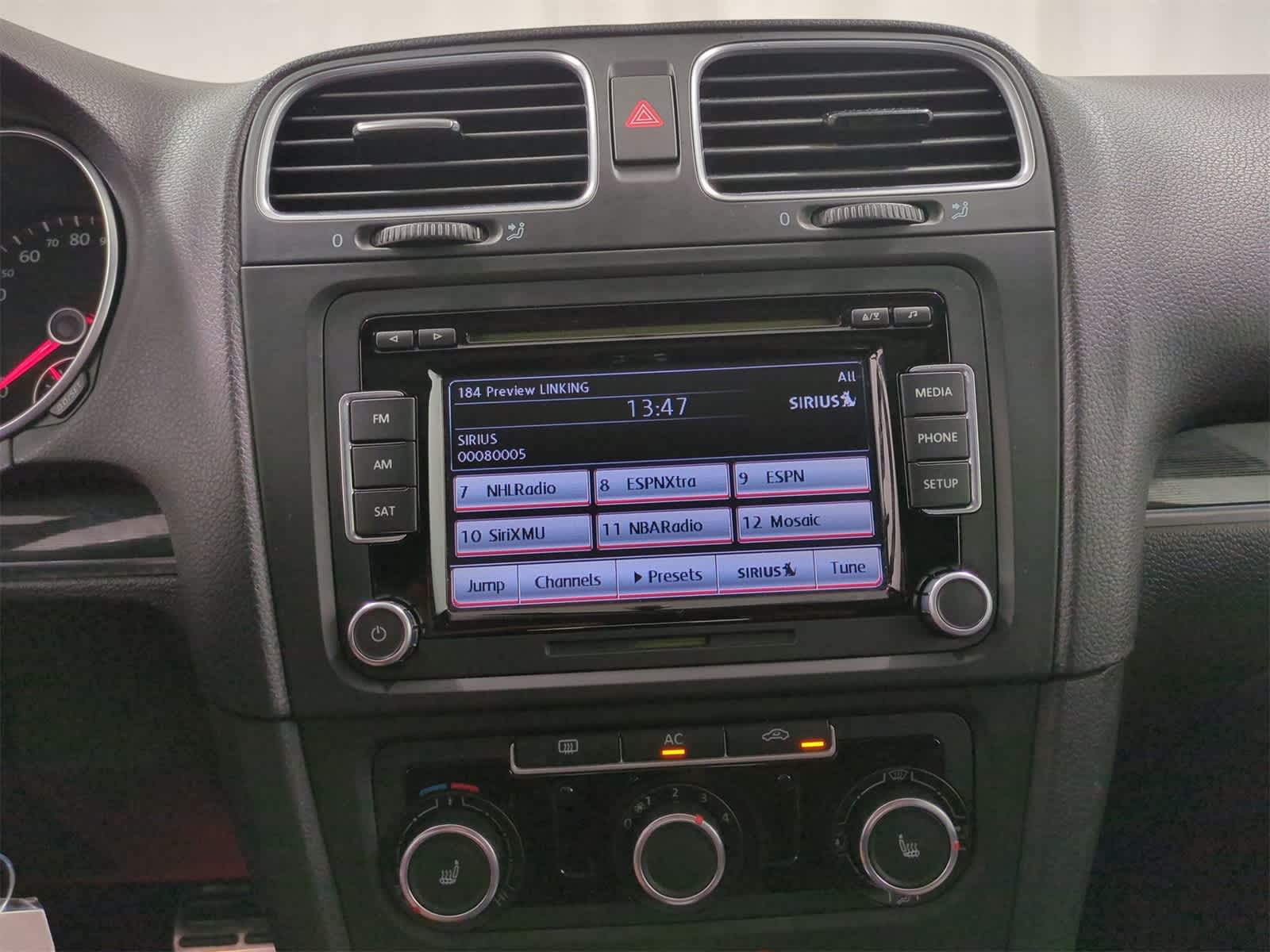 Thumbnail: 2012 Volkswagen Golf - 28