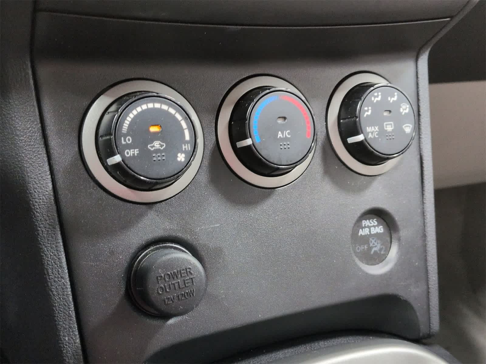 Thumbnail: 2013 Nissan Rogue - 31