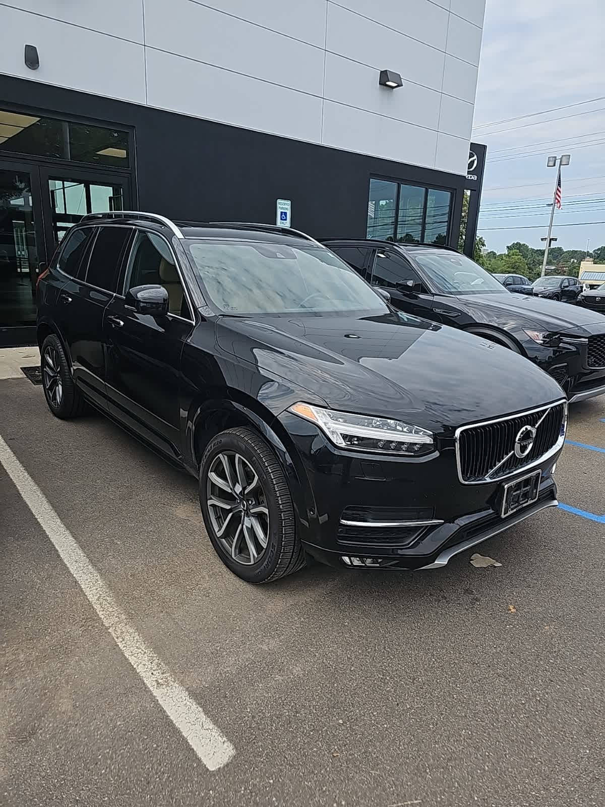 2018 Volvo XC90 T6 Momentum -
                  Farmington Hills, MI