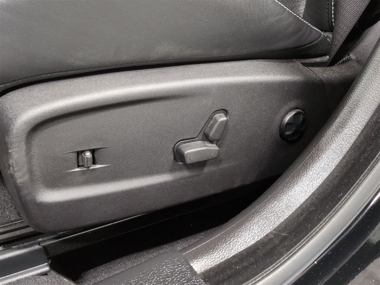 Thumbnail: 2023 Chrysler 300 - 18