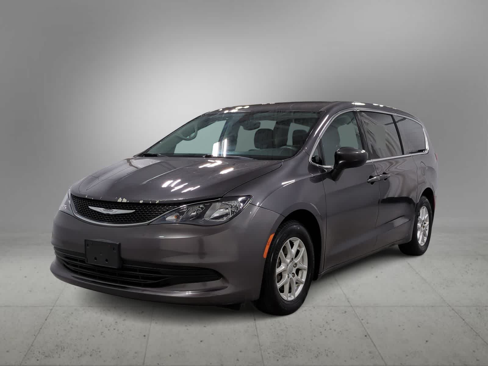 Thumbnail: 2017 Chrysler Pacifica - 4