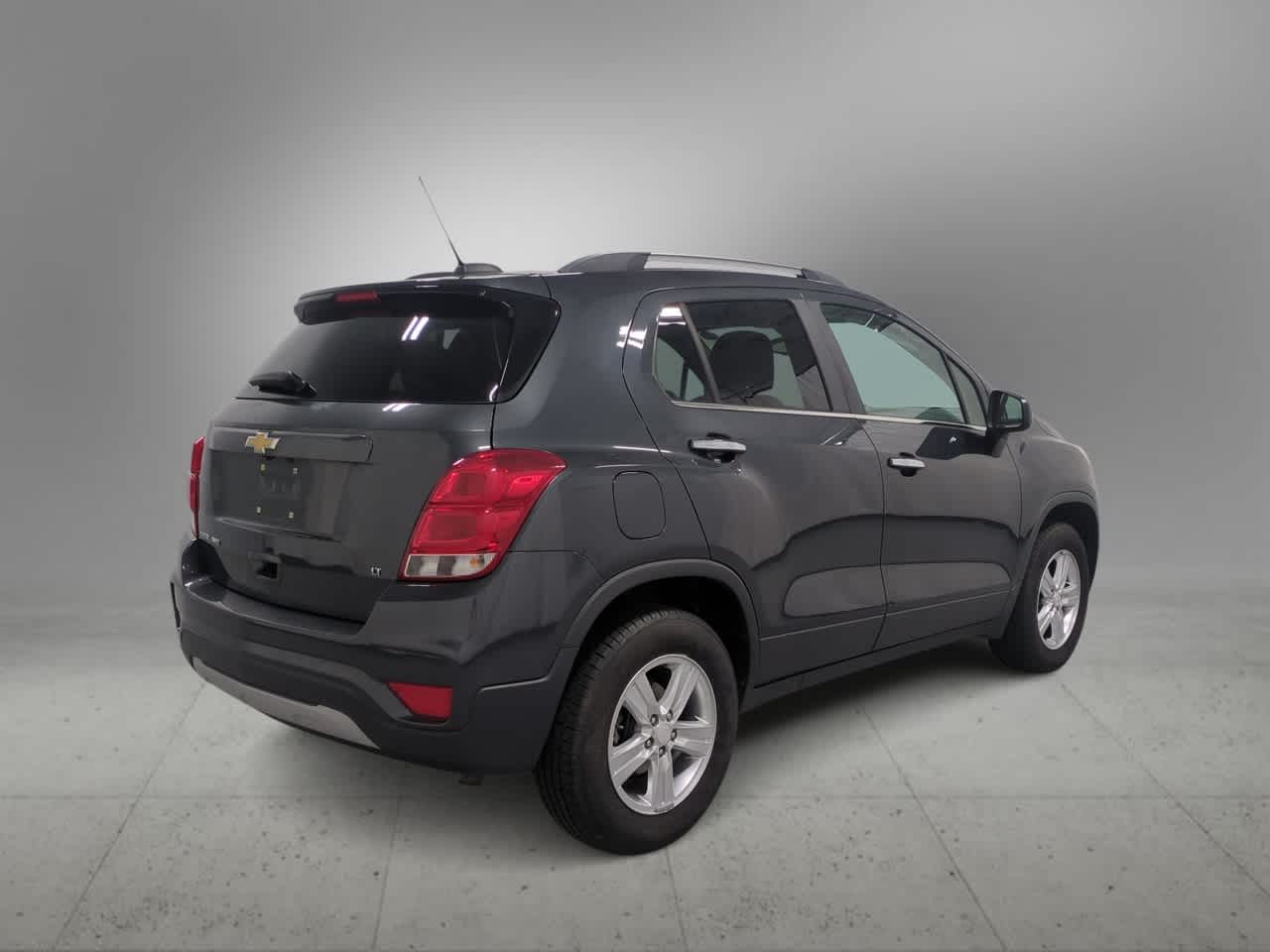 Thumbnail: 2017 Chevrolet Trax - 8