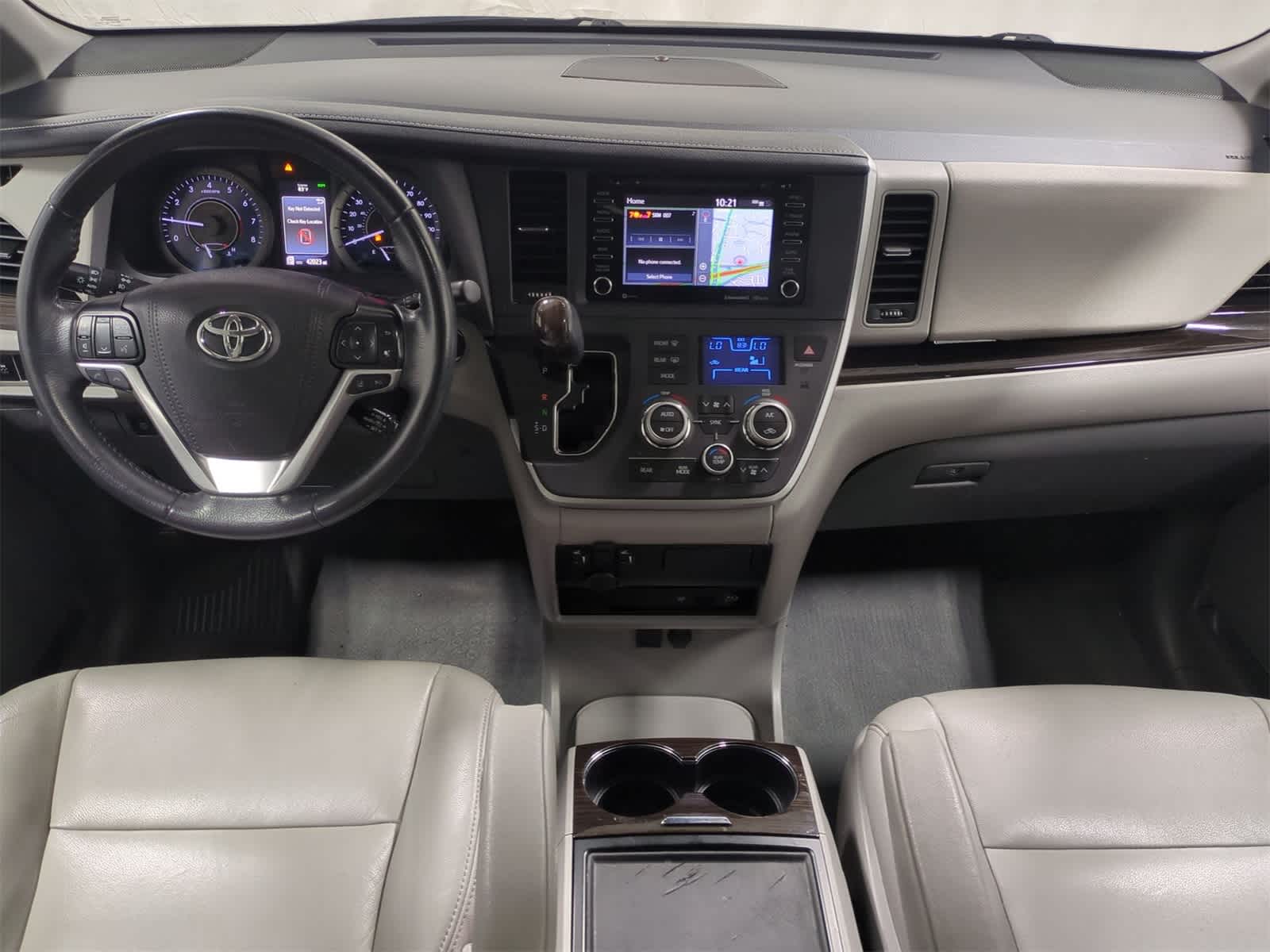 Thumbnail: 2020 Toyota Sienna - 16