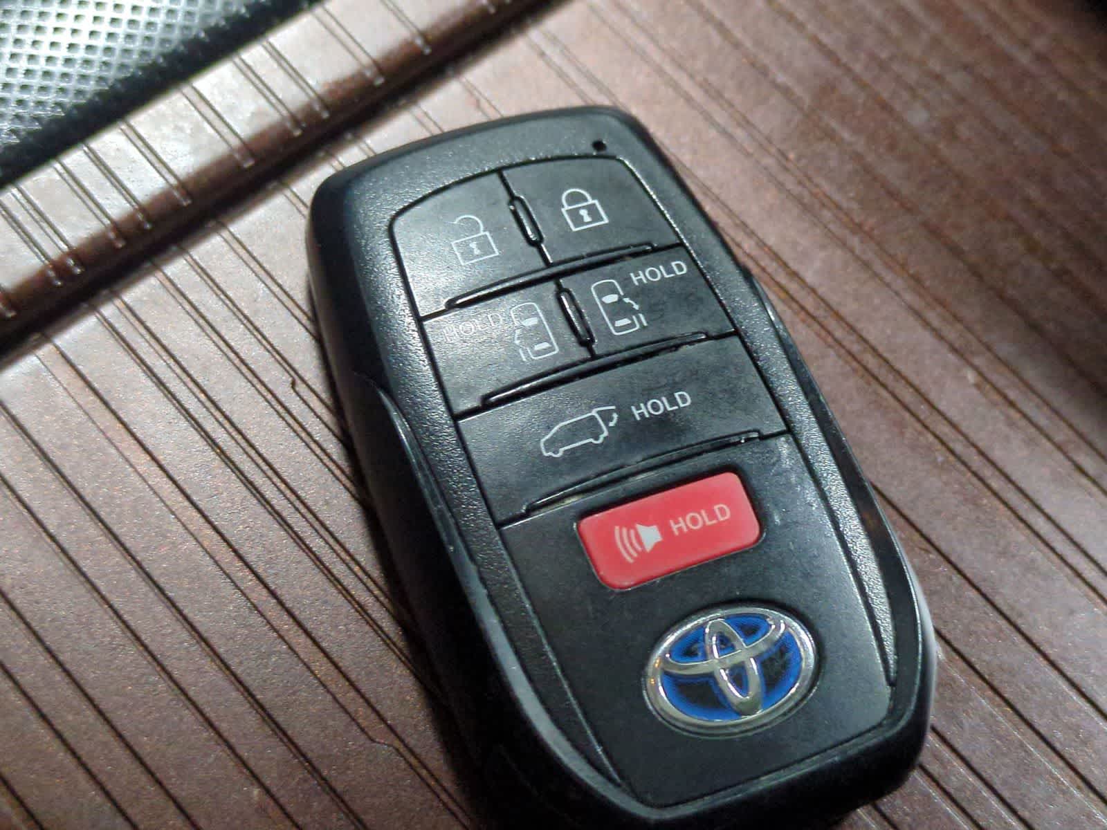 Thumbnail: 2021 Toyota Sienna - 45