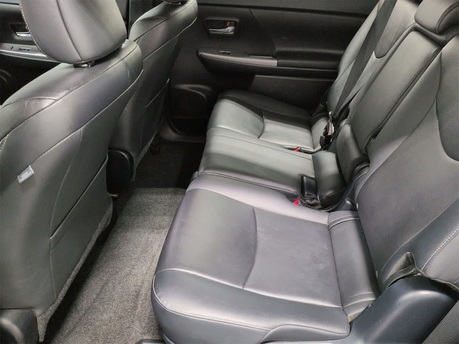 Thumbnail: 2017 Toyota Prius v - 20