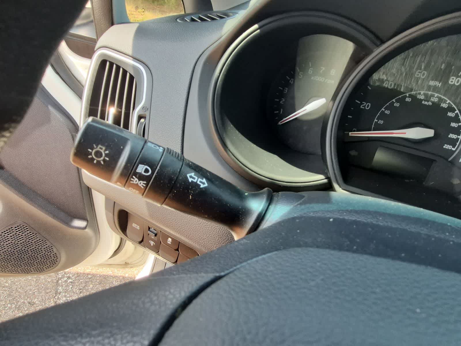 Thumbnail: 2016 Kia Rio - 25