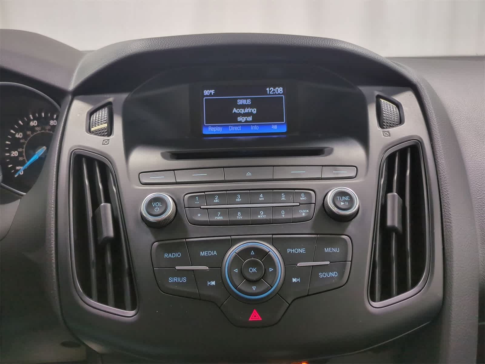 Thumbnail: 2016 Ford Focus - 30