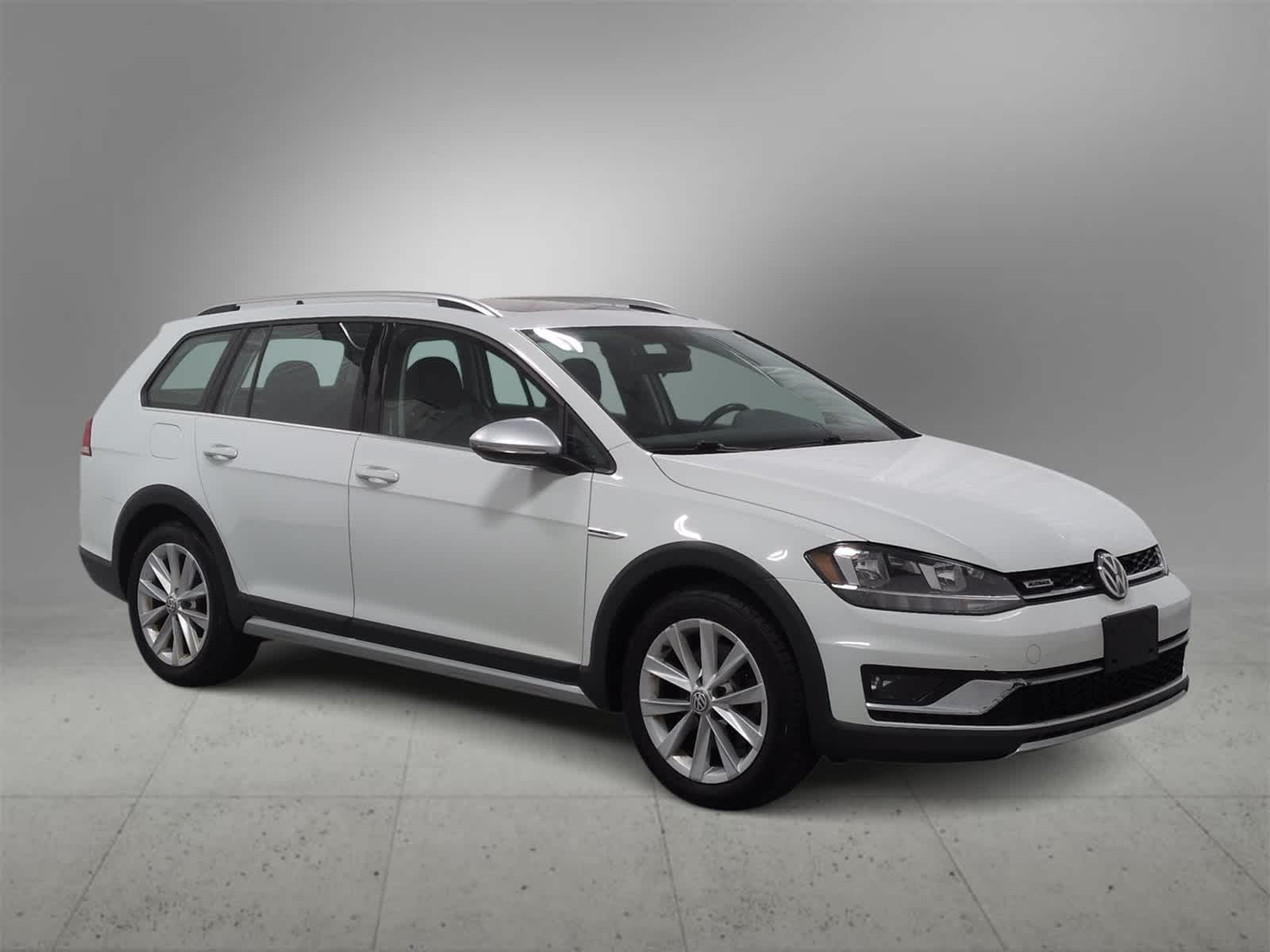 Thumbnail: 2019 Volkswagen Golf - 2
