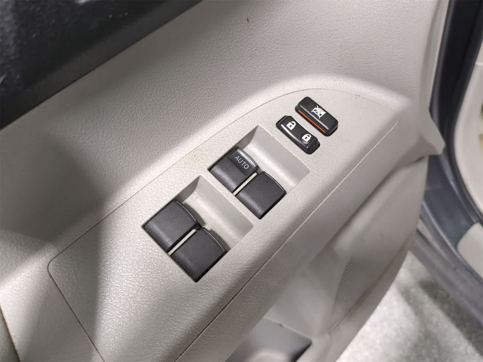 Thumbnail: 2010 Toyota Highlander - 18