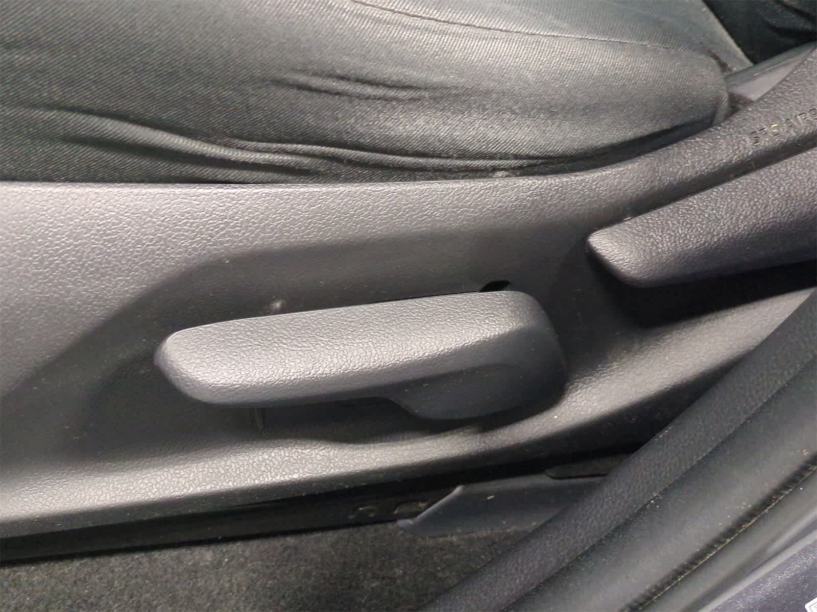 Thumbnail: 2019 Toyota RAV4 - 17