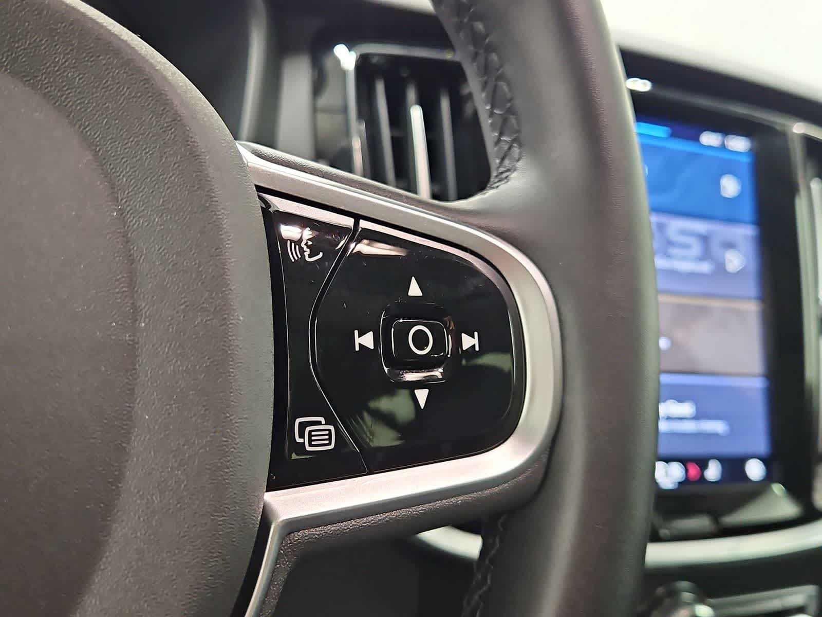 Thumbnail: 2025 Volvo S60 - 25