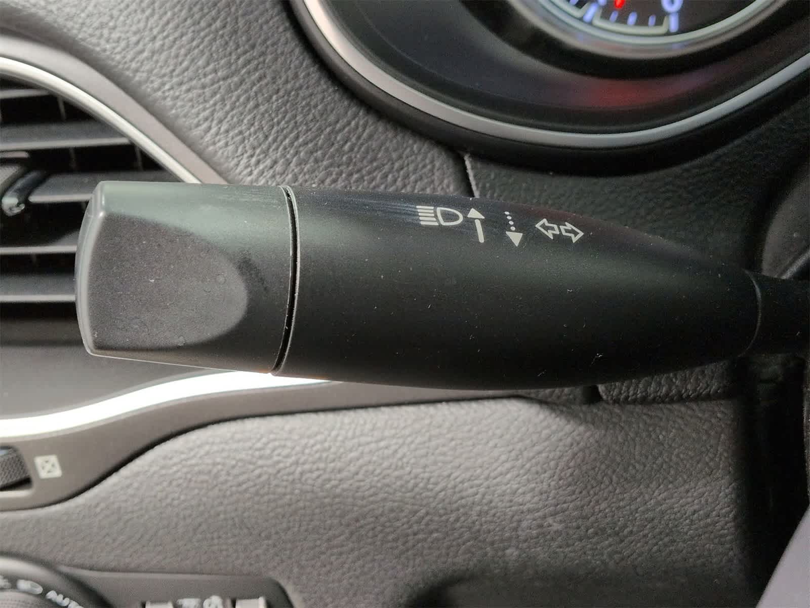 Thumbnail: 2019 Jeep Cherokee - 27