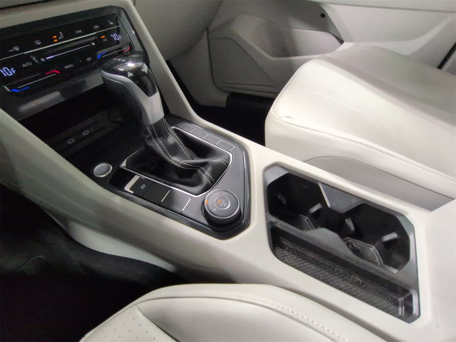 Thumbnail: 2022 Volkswagen Tiguan - 31