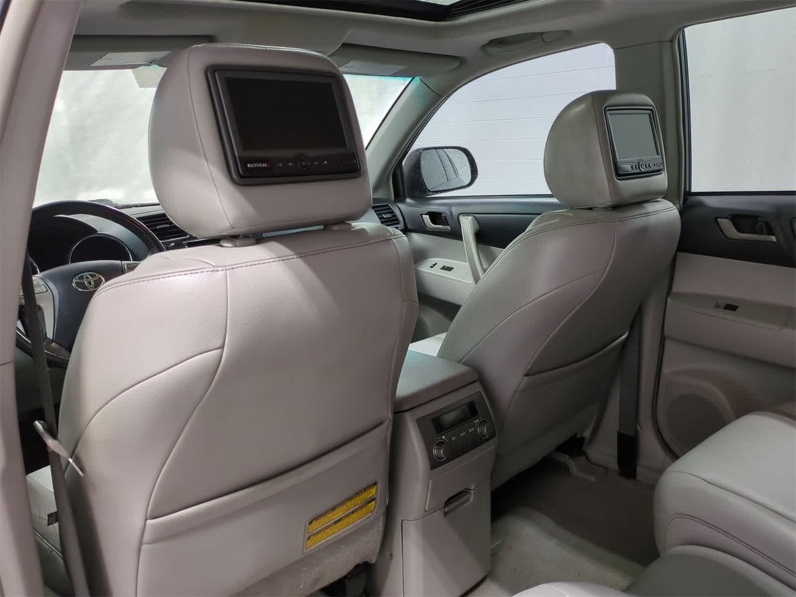 Thumbnail: 2010 Toyota Highlander - 19