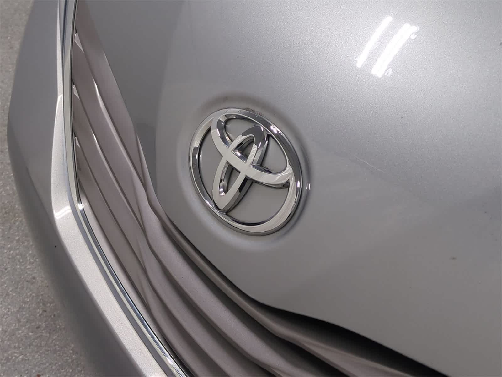 Thumbnail: 2016 Toyota Sienna - 12