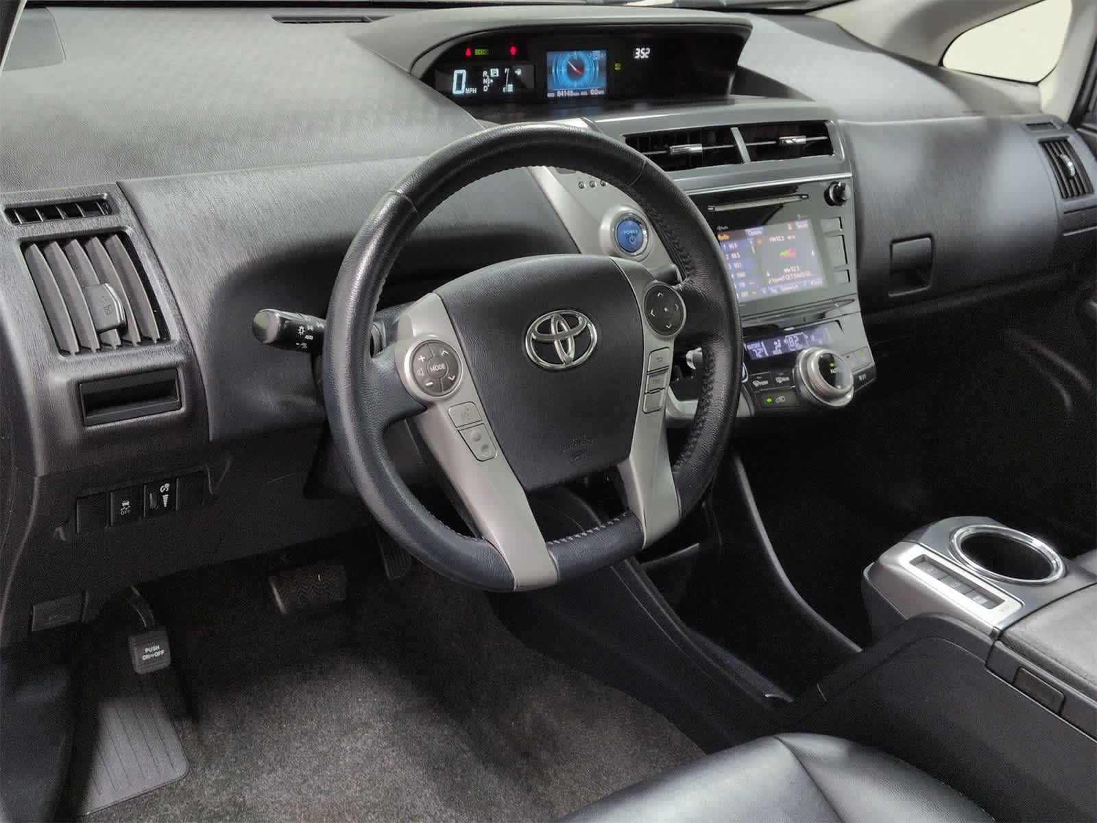 Thumbnail: 2017 Toyota Prius v - 10