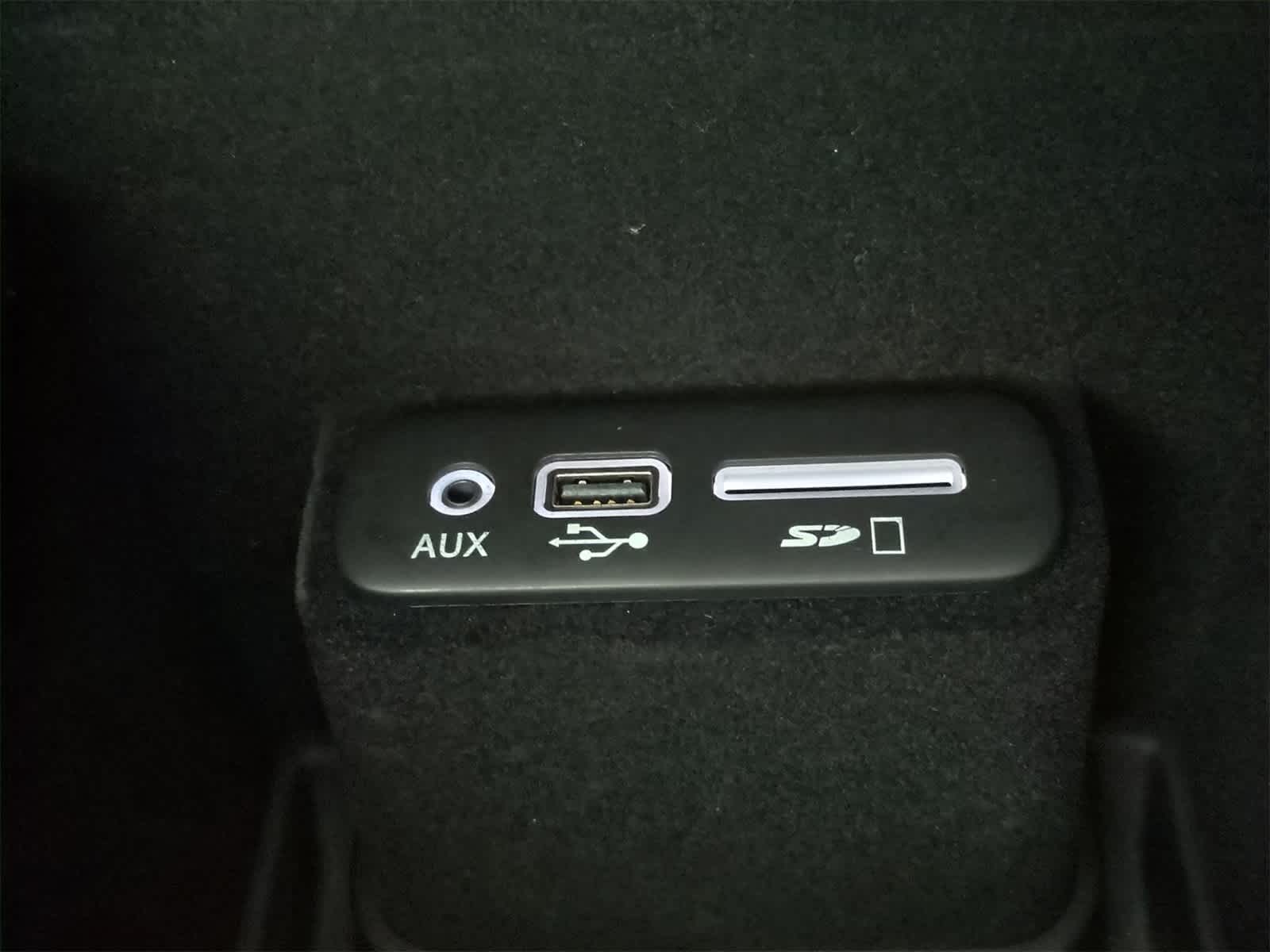 Thumbnail: 2015 Dodge Charger - 32