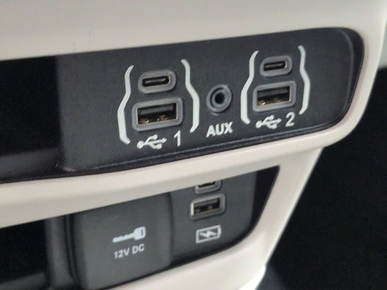 Thumbnail: 2022 Chrysler Pacifica - 30