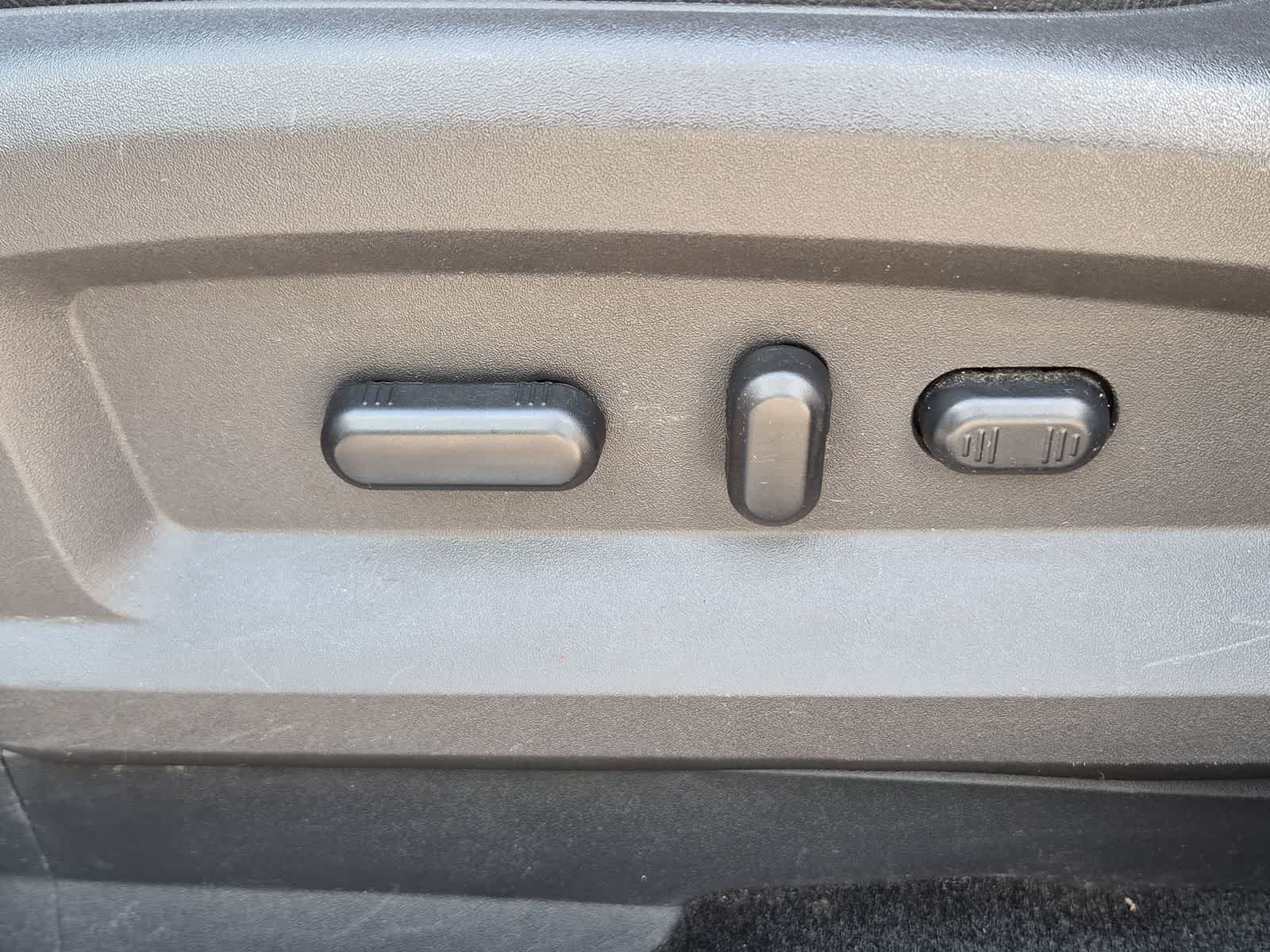 Thumbnail: 2013 Ford Edge - 17