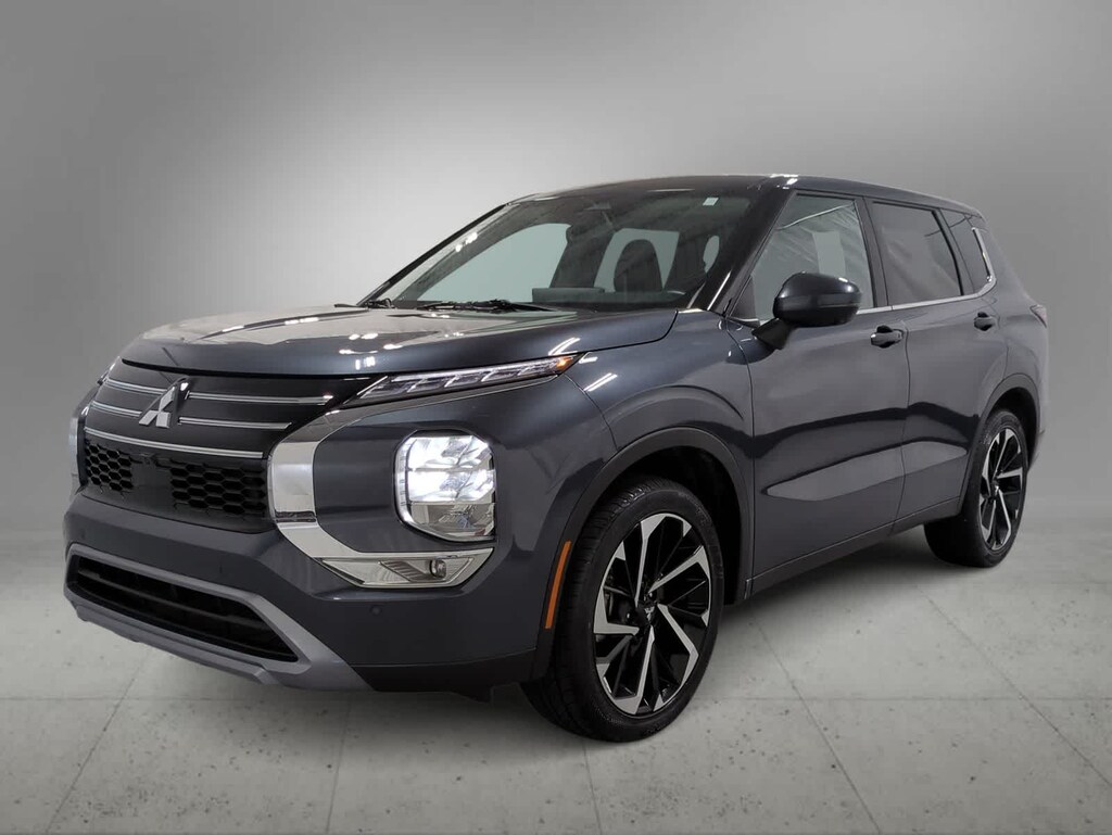 Used 2025 Mitsubishi Outlander SE SUV