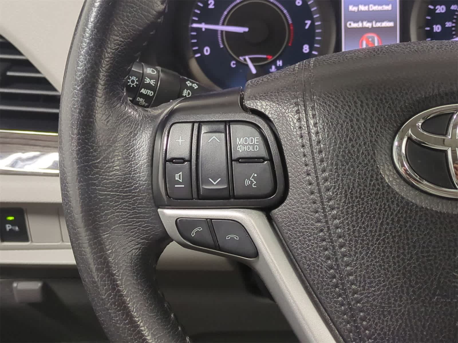 Thumbnail: 2020 Toyota Sienna - 26