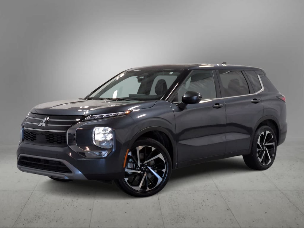 Used 2025 Mitsubishi Outlander SE SUV