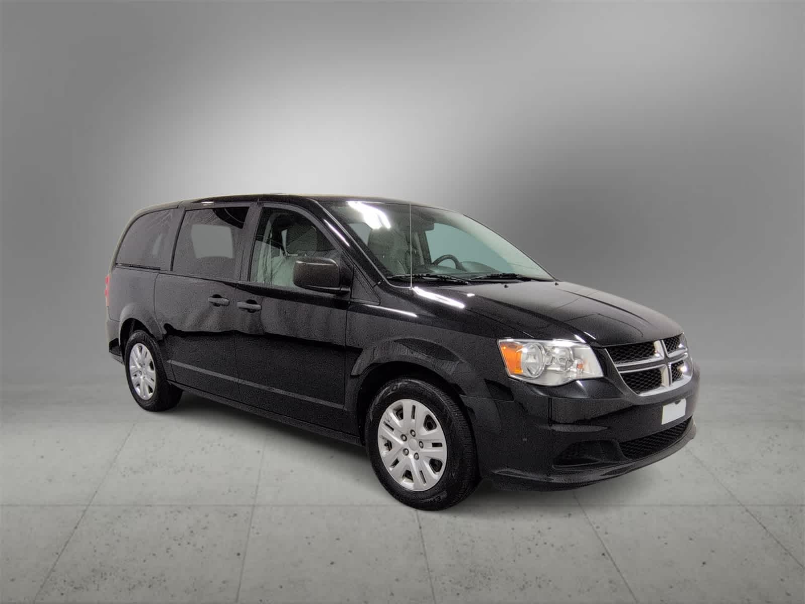 2019 Dodge Grand Caravan SE photo 2