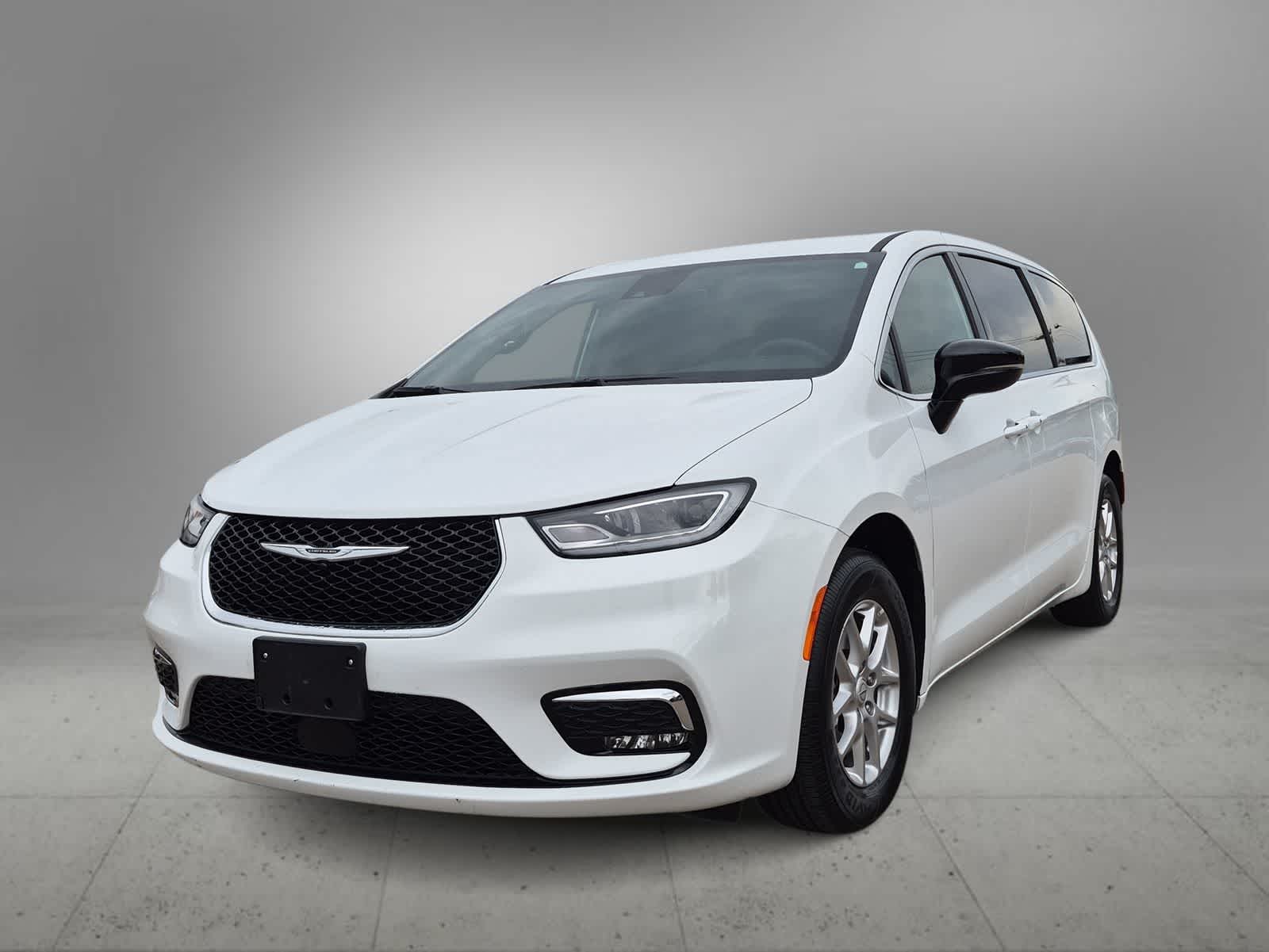 2025 Chrysler Pacifica Select's photo