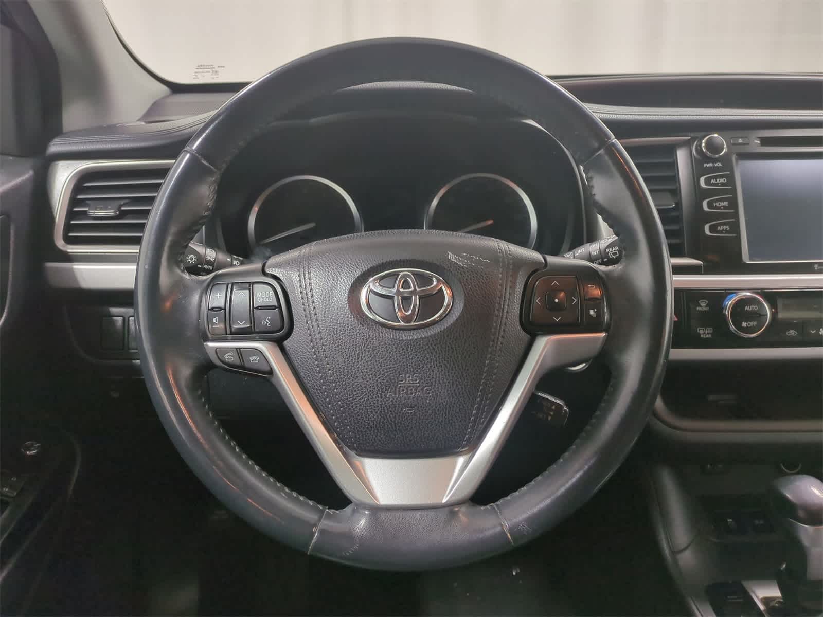 Thumbnail: 2016 Toyota Highlander - 25