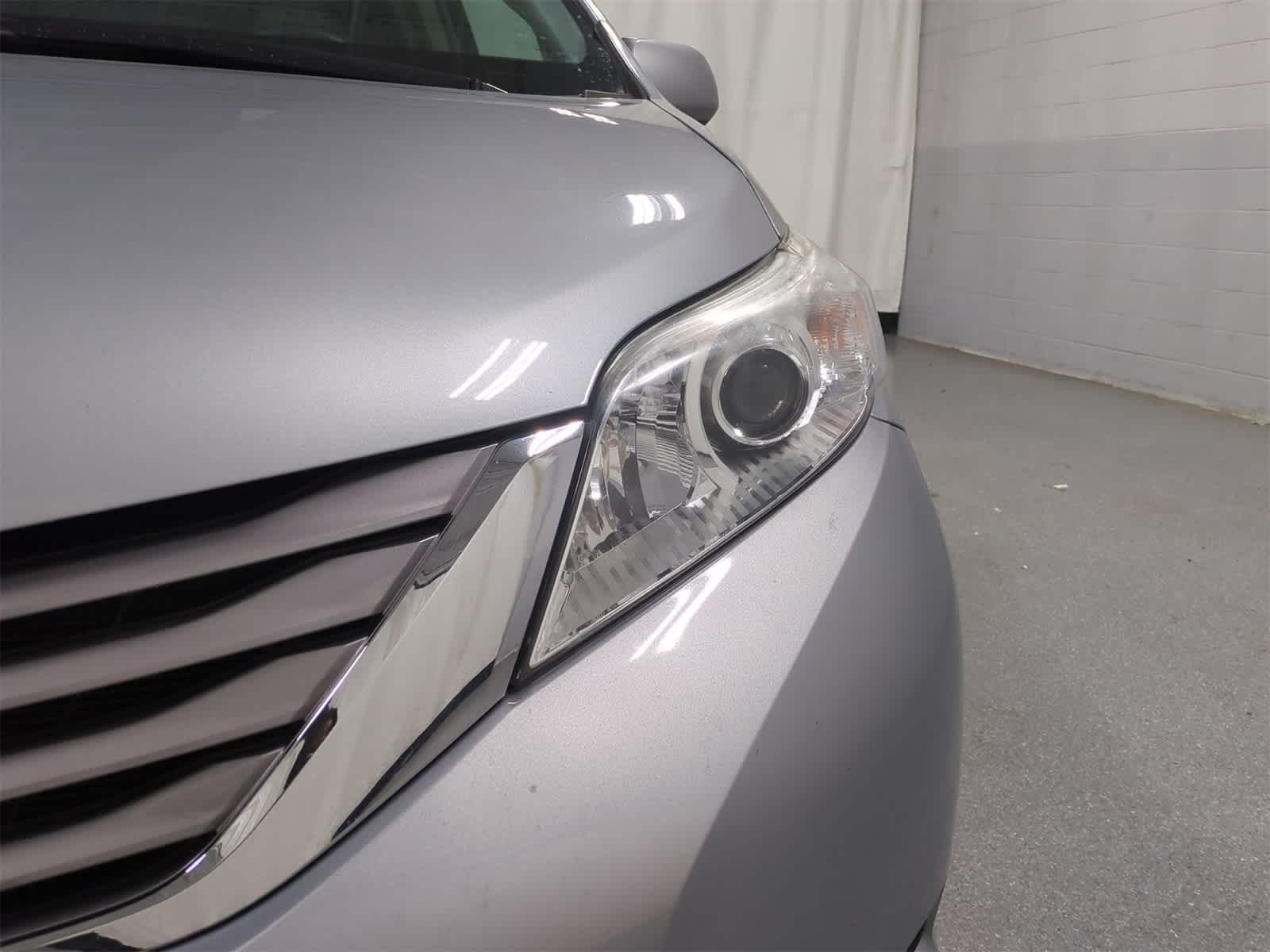 Thumbnail: 2016 Toyota Sienna - 11