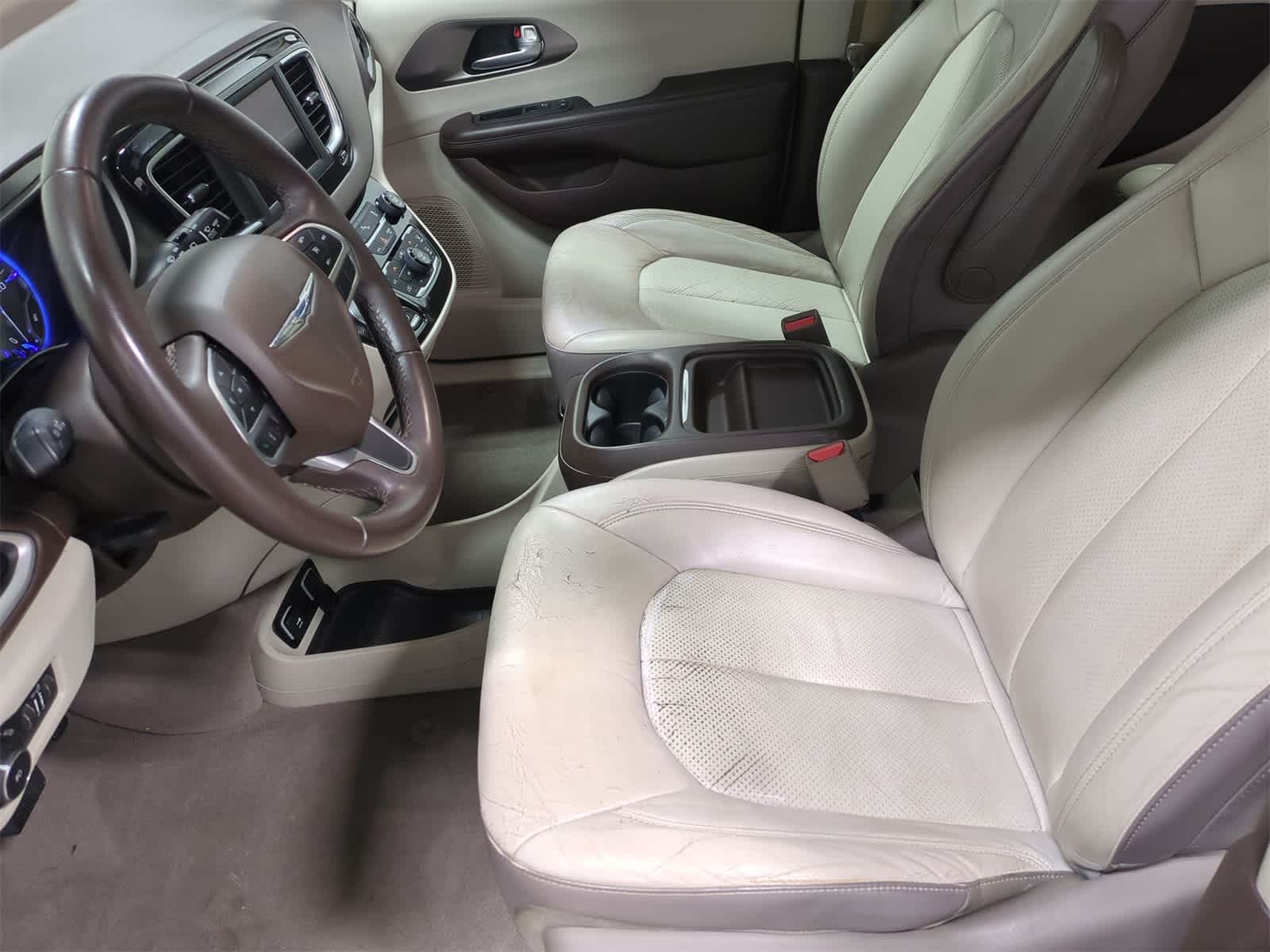 Thumbnail: 2018 Chrysler Pacifica - 23