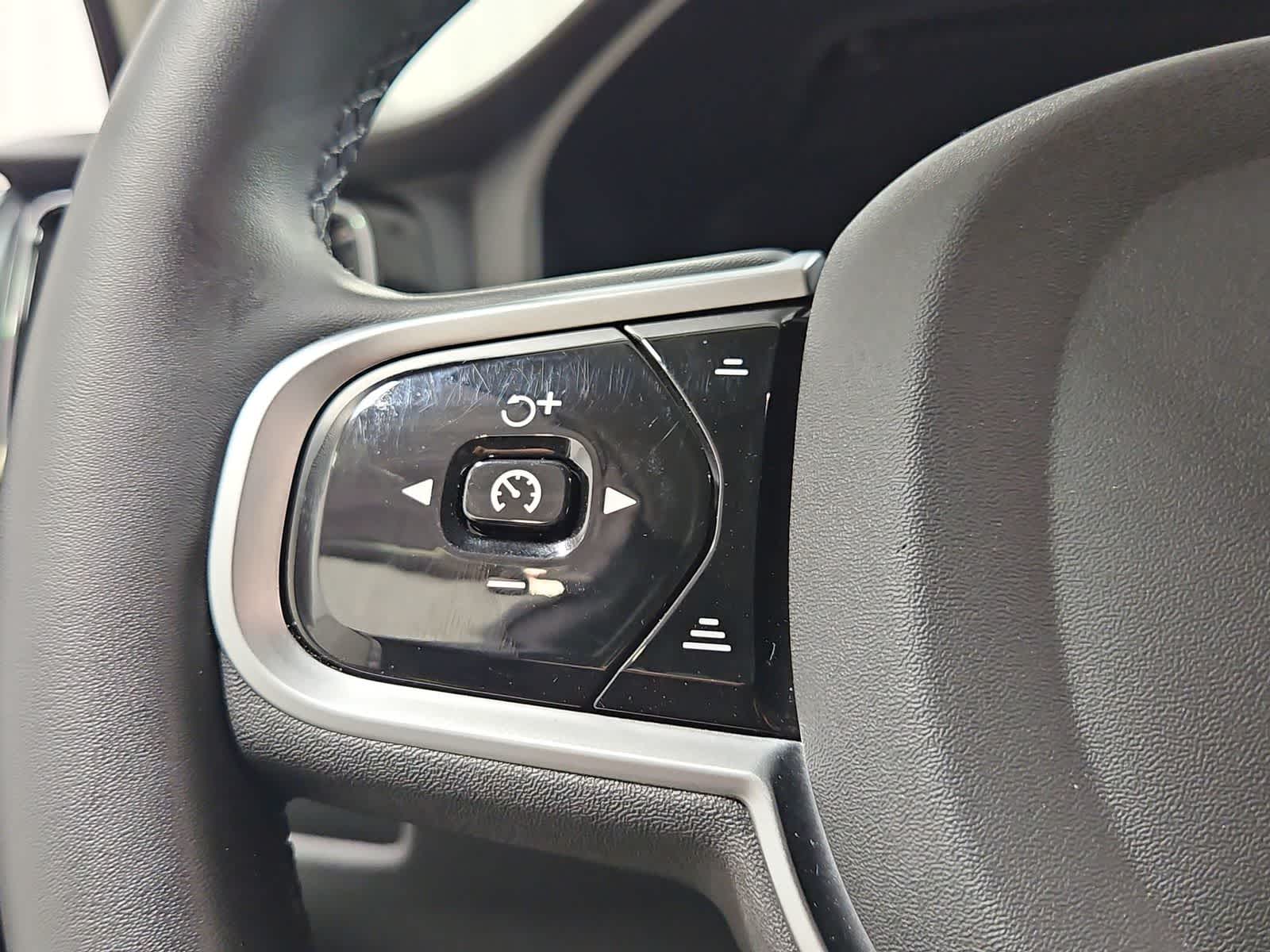 Thumbnail: 2025 Volvo S60 - 24