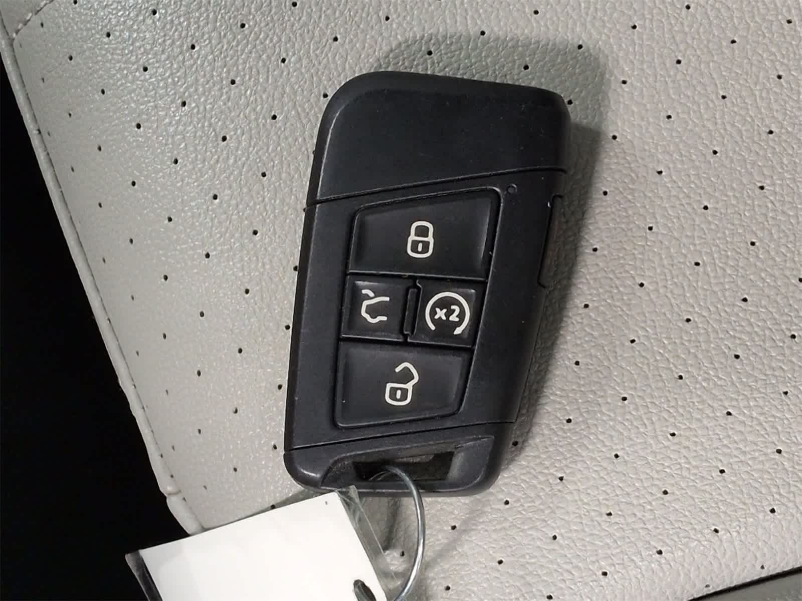 Thumbnail: 2022 Volkswagen Tiguan - 34