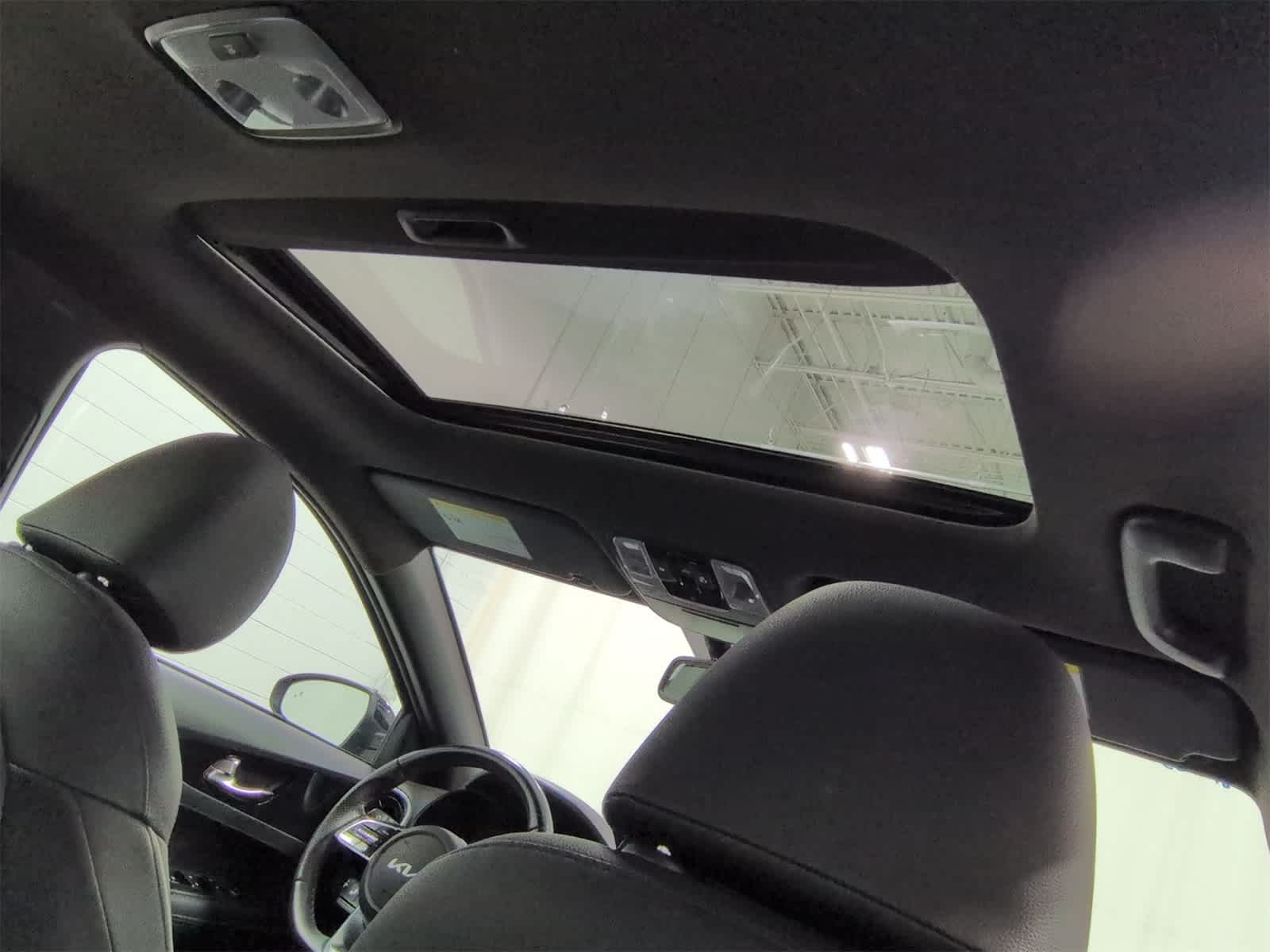 Thumbnail: 2023 Kia Forte - 23