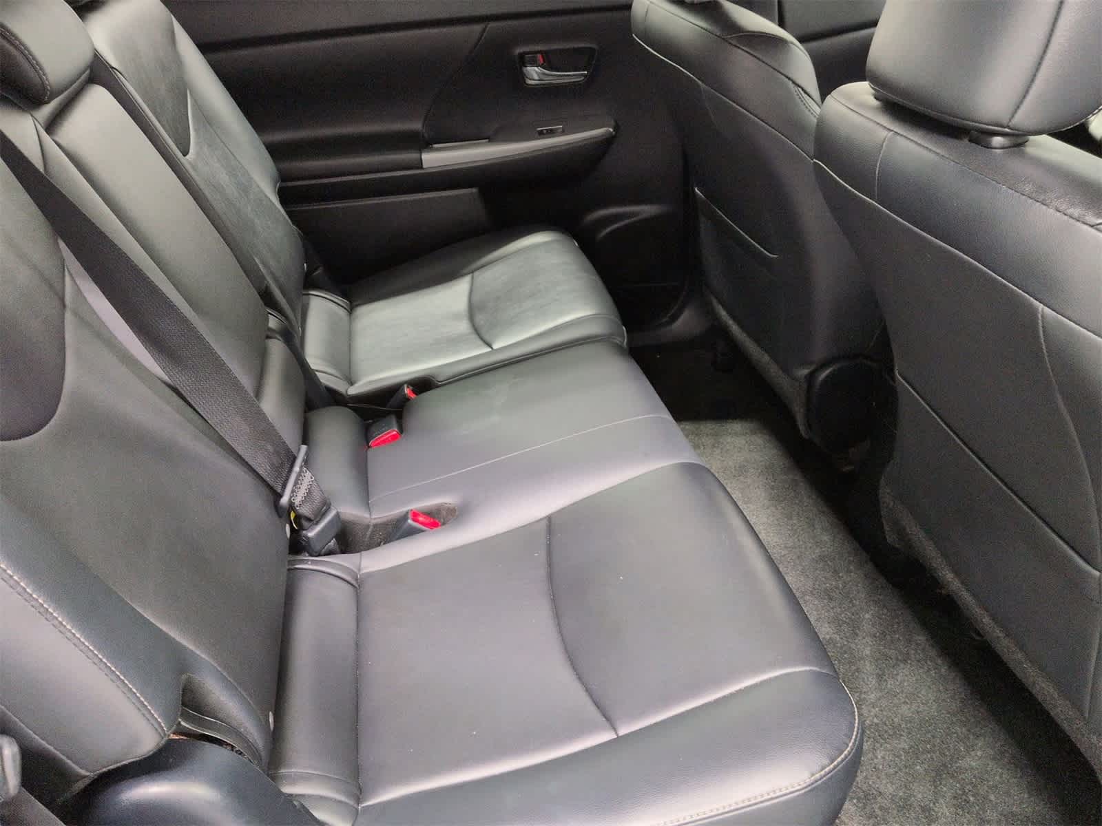 Thumbnail: 2017 Toyota Prius v - 21