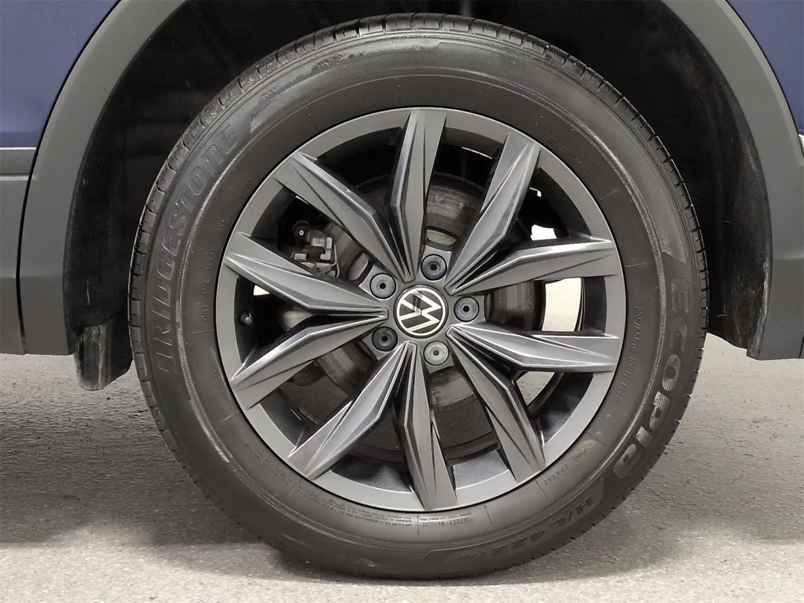 Thumbnail: 2022 Volkswagen Tiguan - 14