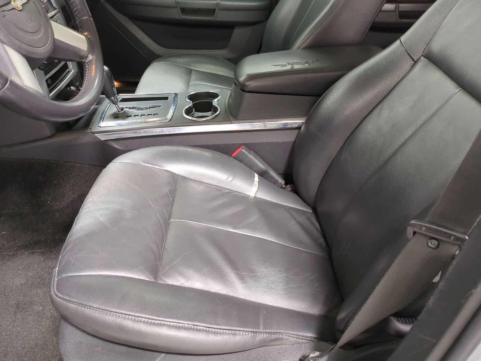 Thumbnail: 2010 Chrysler 300 - 17