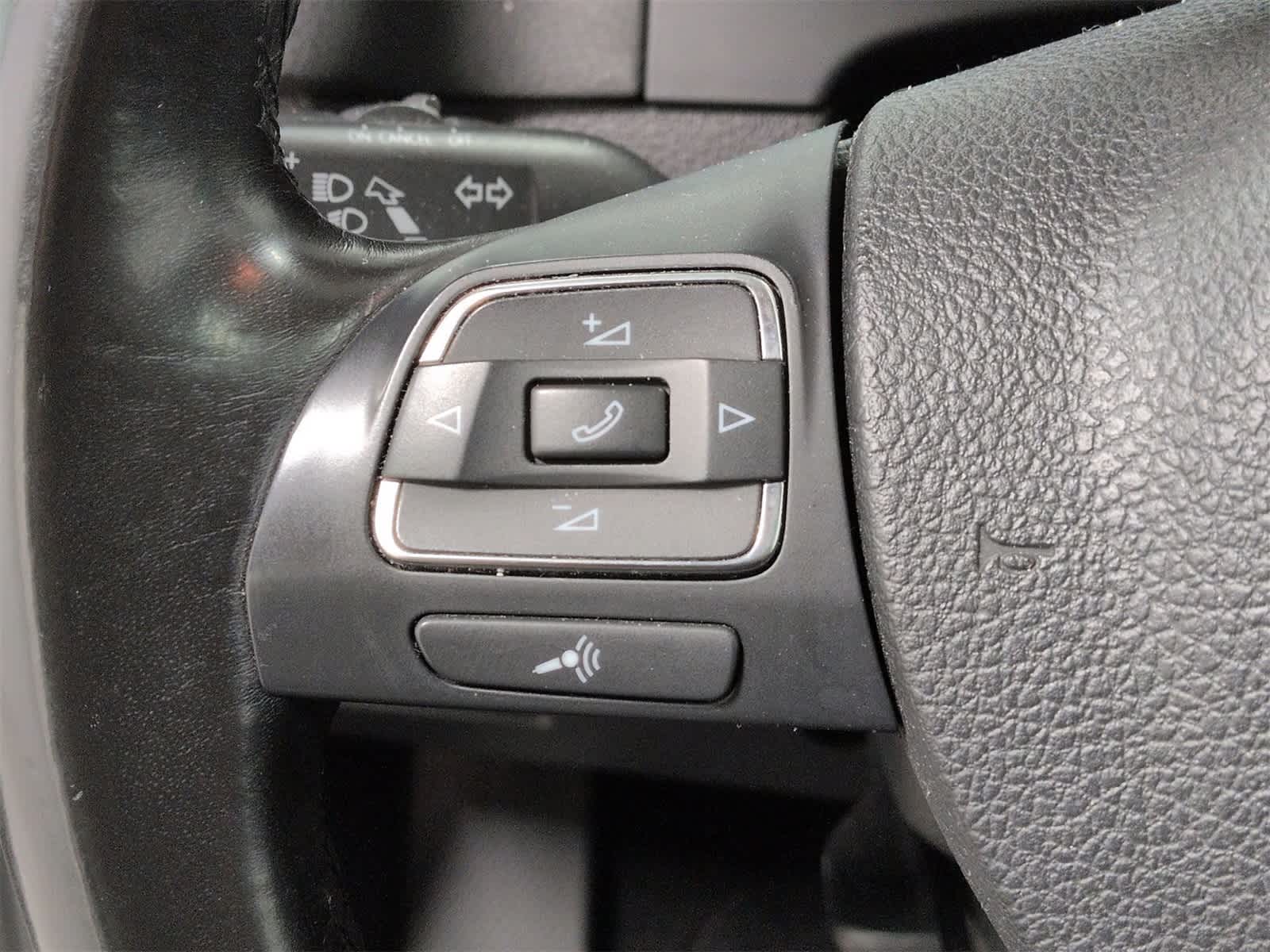 Thumbnail: 2013 Volkswagen Tiguan - 26