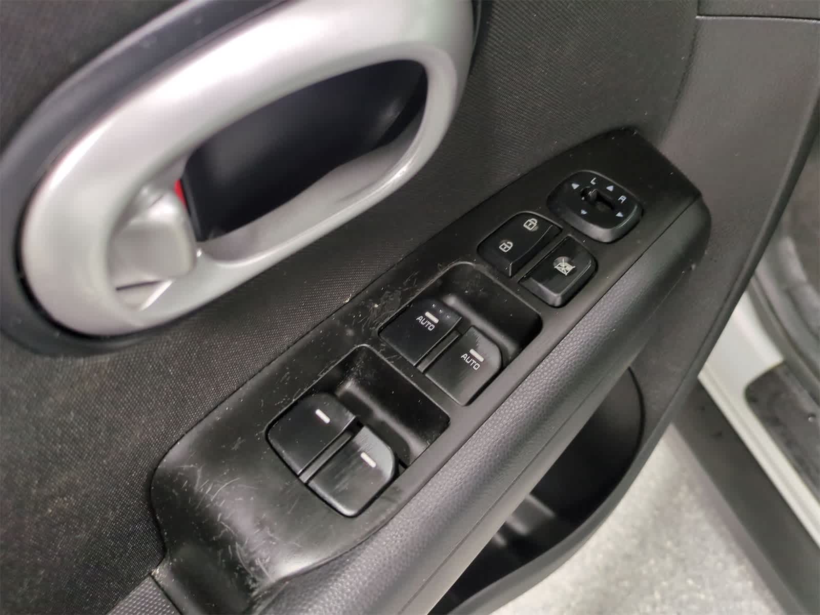 Thumbnail: 2016 Kia Soul - 18
