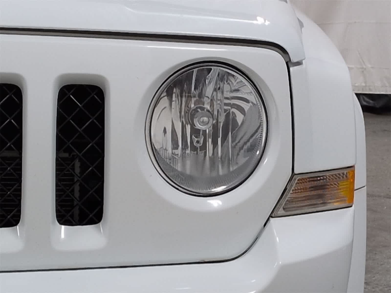 Thumbnail: 2016 Jeep Patriot - 11