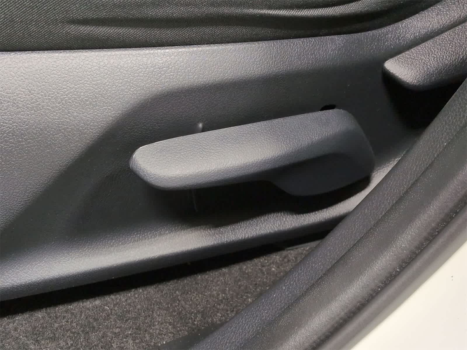 Thumbnail: 2019 Toyota RAV4 - 18