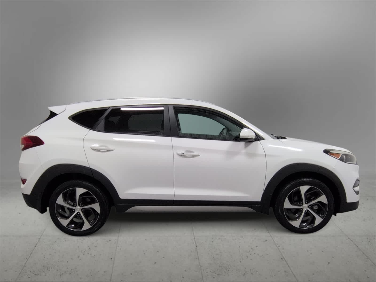Thumbnail: 2017 Hyundai Tucson - 9