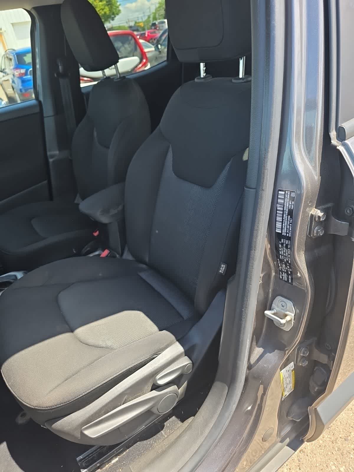 Thumbnail: 2016 Jeep Renegade - 5